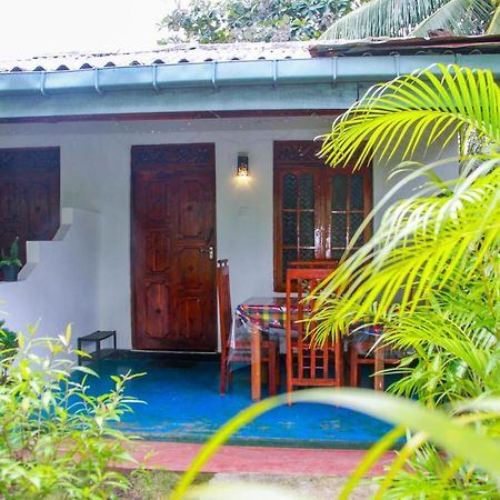 Sun Flower Homestay Sigirîya Extérieur photo