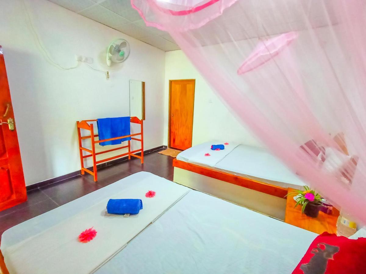 Sun Flower Homestay Sigirîya Extérieur photo