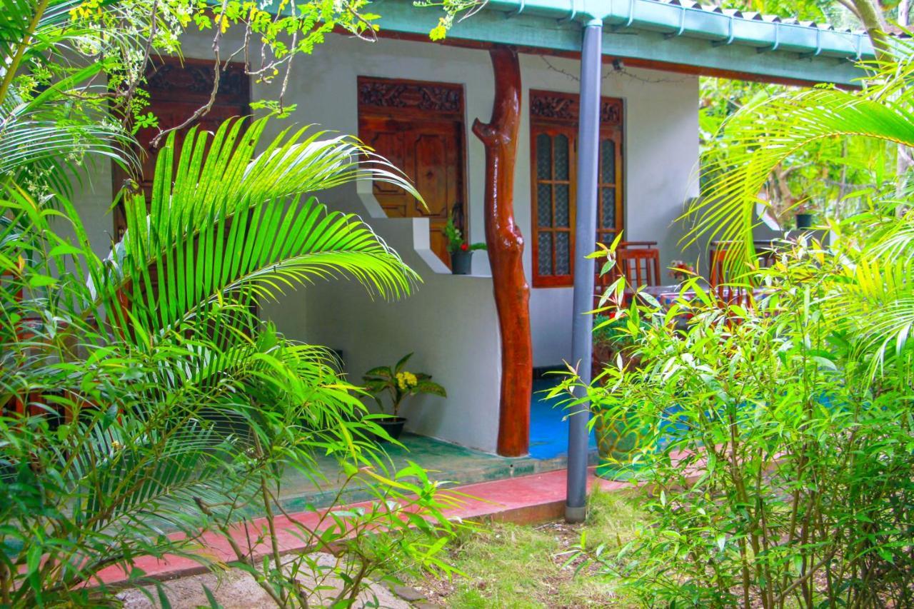 Sun Flower Homestay Sigirîya Extérieur photo