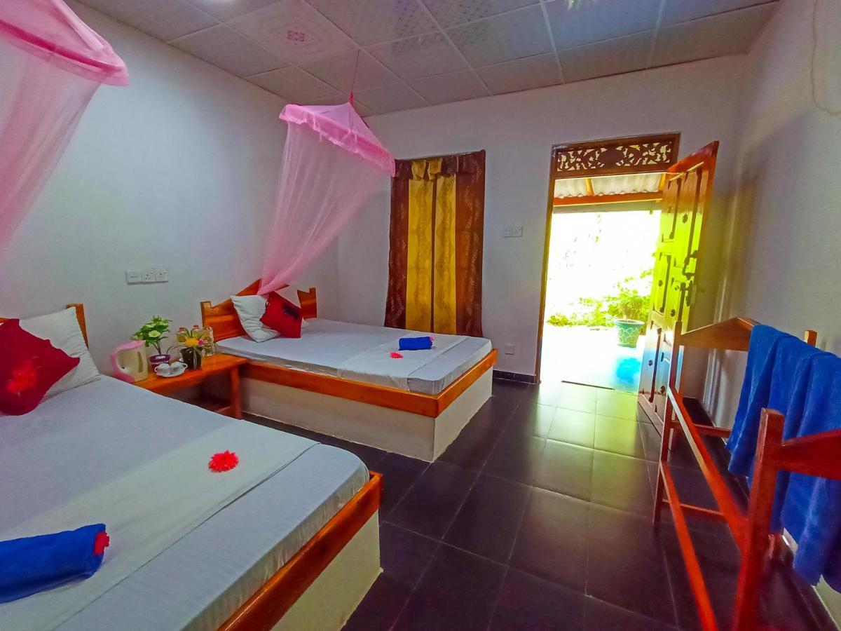 Sun Flower Homestay Sigirîya Extérieur photo