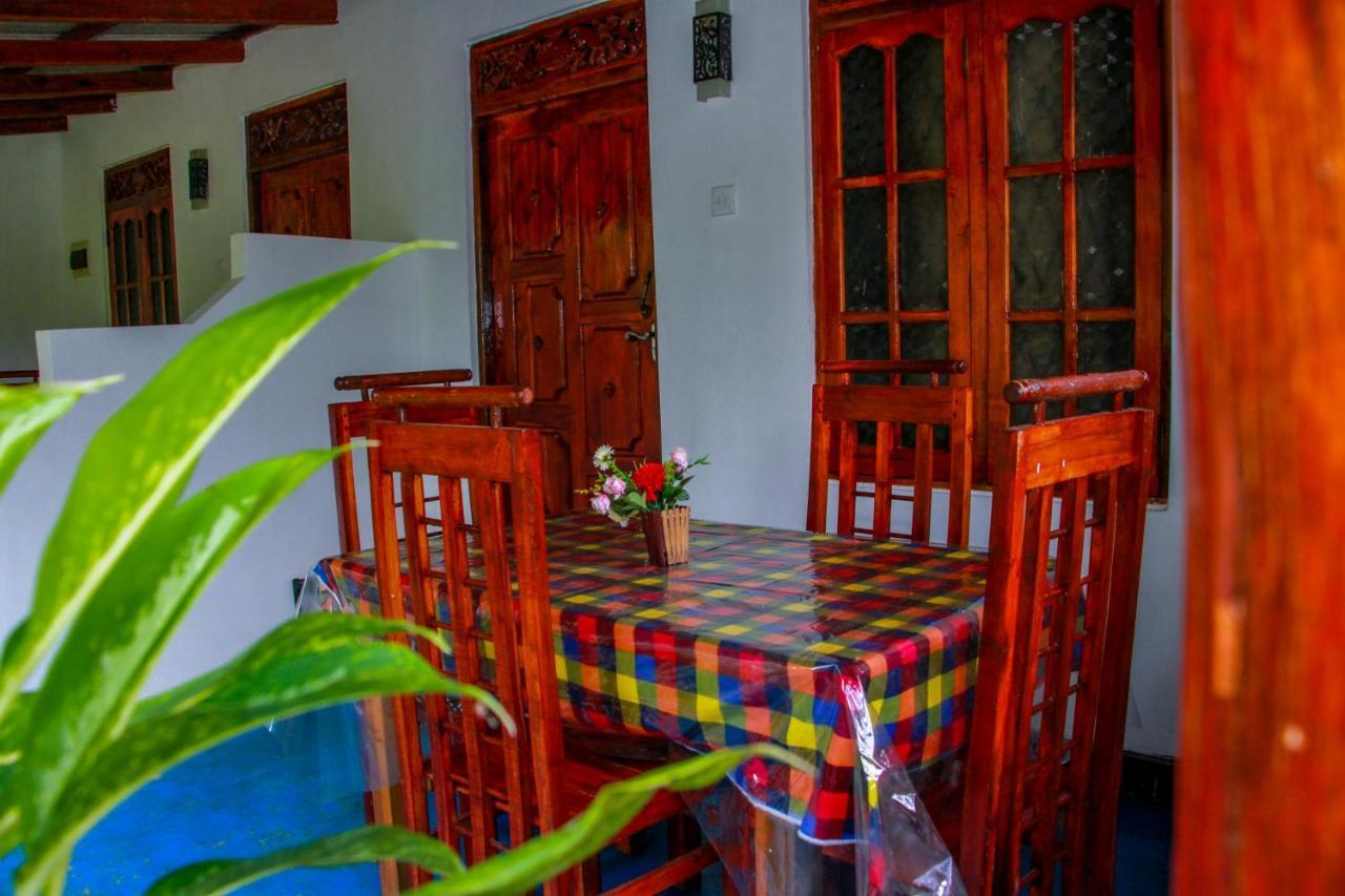 Sun Flower Homestay Sigirîya Extérieur photo