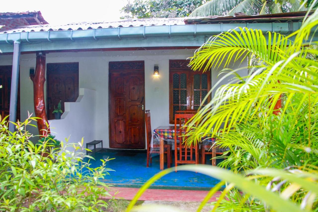 Sun Flower Homestay Sigirîya Extérieur photo