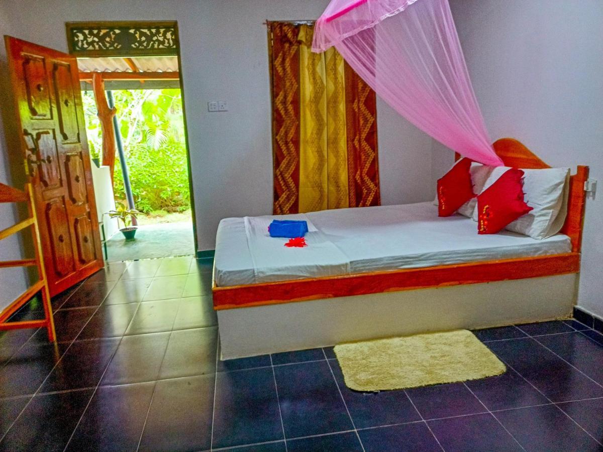 Sun Flower Homestay Sigirîya Extérieur photo