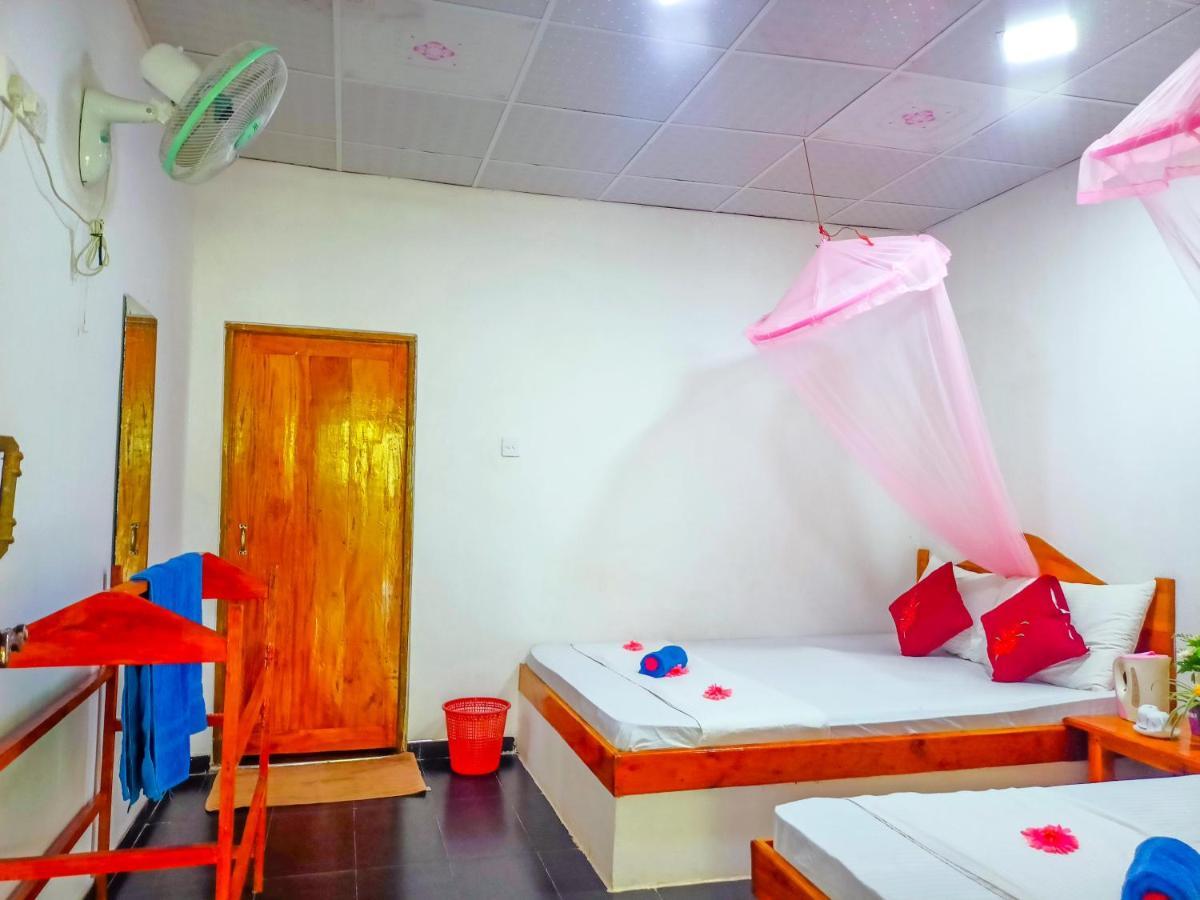 Sun Flower Homestay Sigirîya Extérieur photo