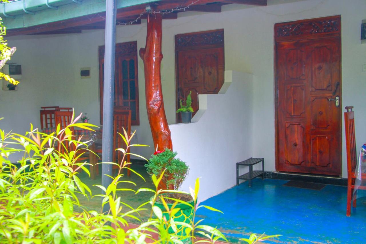 Sun Flower Homestay Sigirîya Extérieur photo