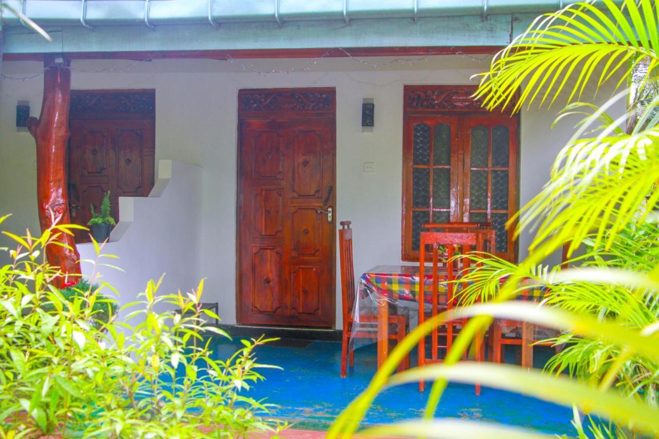 Sun Flower Homestay Sigirîya Extérieur photo