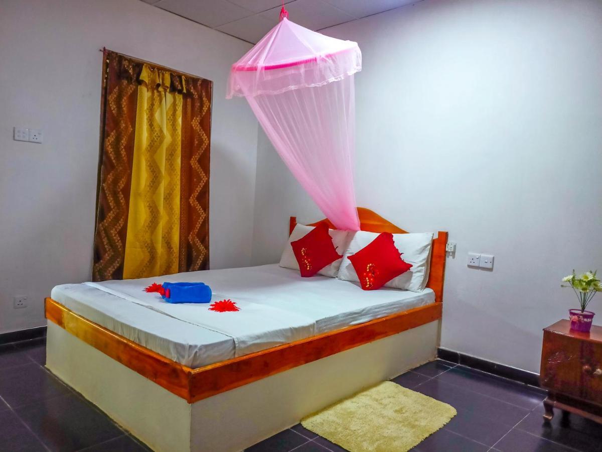 Sun Flower Homestay Sigirîya Extérieur photo