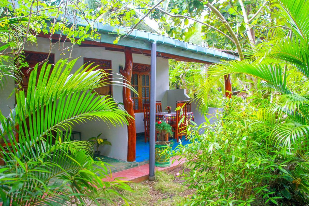 Sun Flower Homestay Sigirîya Extérieur photo