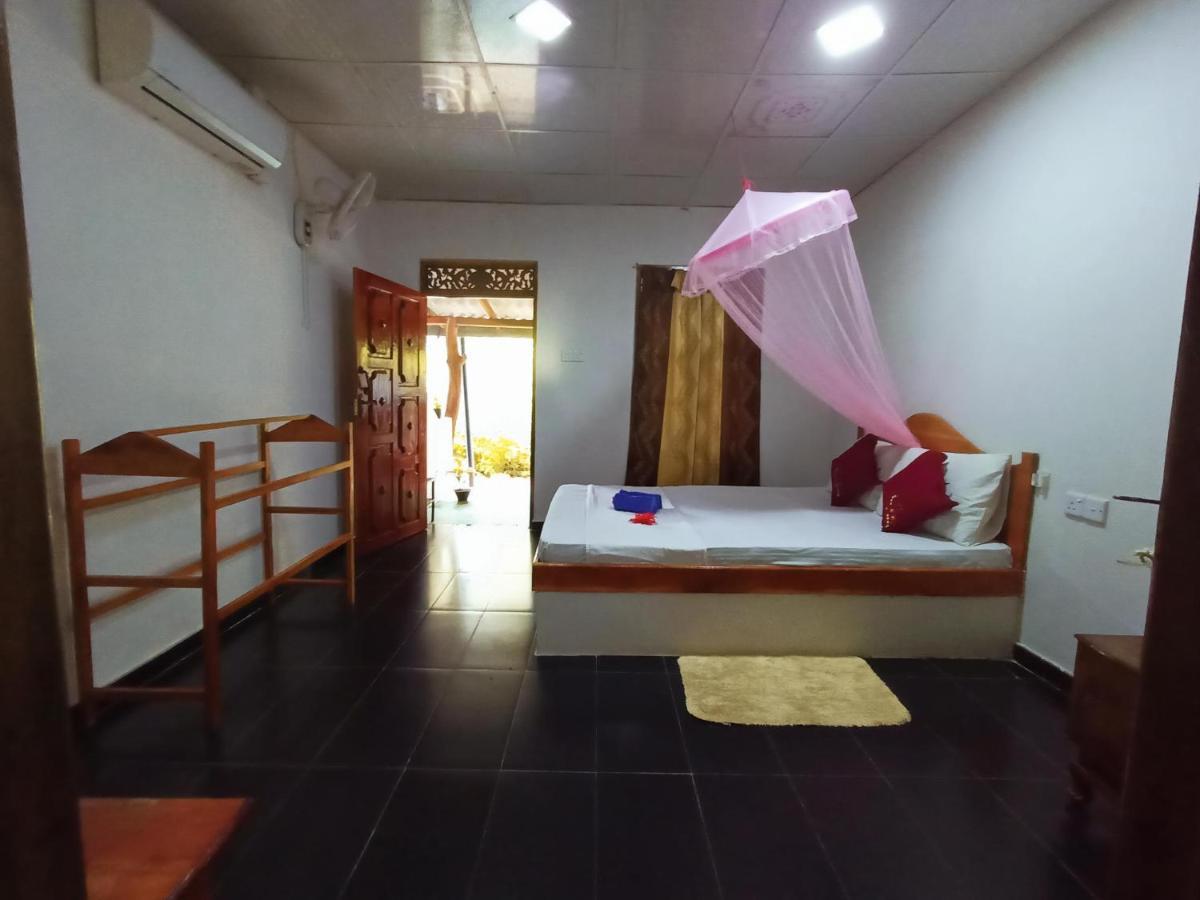 Sun Flower Homestay Sigirîya Extérieur photo