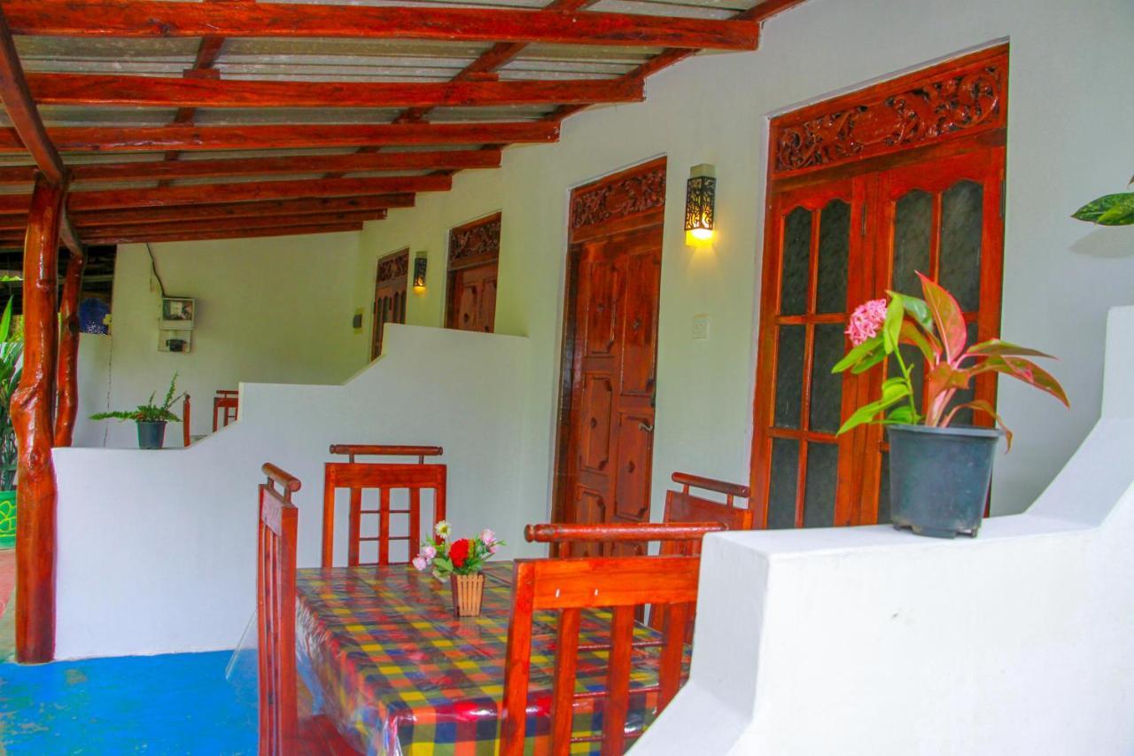 Sun Flower Homestay Sigirîya Extérieur photo