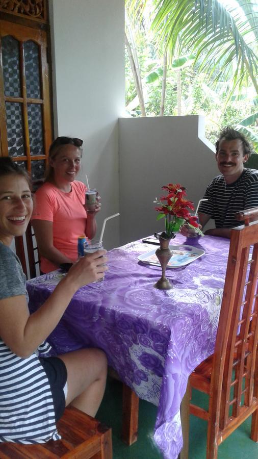 Sun Flower Homestay Sigirîya Extérieur photo